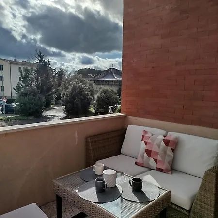 Con 2 Camere, Parcheggio E Terrazza Daire *