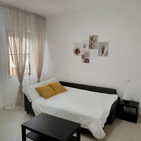 Con 2 Camere, Parcheggio E Terrazza Daire