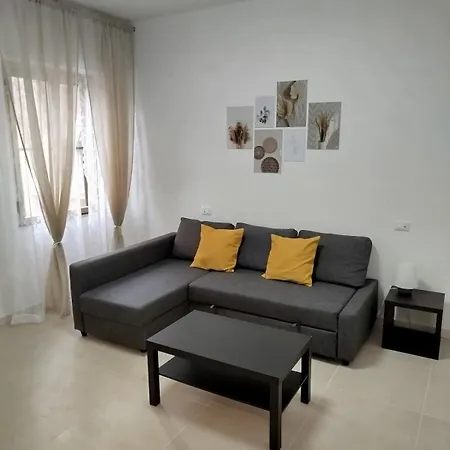Con 2 Camere, Parcheggio E Terrazza 比萨