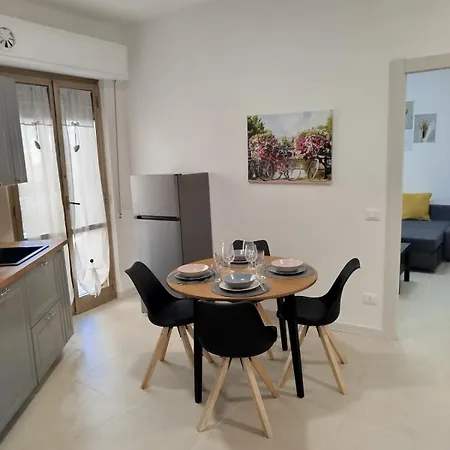 Con 2 Camere, Parcheggio E Terrazza 比萨