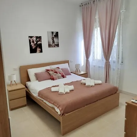 Con 2 Camere, Parcheggio E Terrazza *